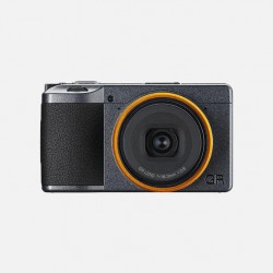Ricoh GR III Street Edition Kompakt Dijital Fotoğraf Makinesi (Pil ve Kılıf Set)-YENİ!