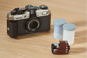 RICOH, Merakla Beklenen Yeni Filmli  Fotoğraf Makinesi Modeli PENTAX 17'yi Pazara Sundu.